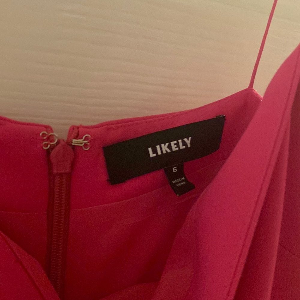 Beautiful, fitted hot pink prom dress!